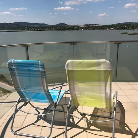 Panorama Apartment *